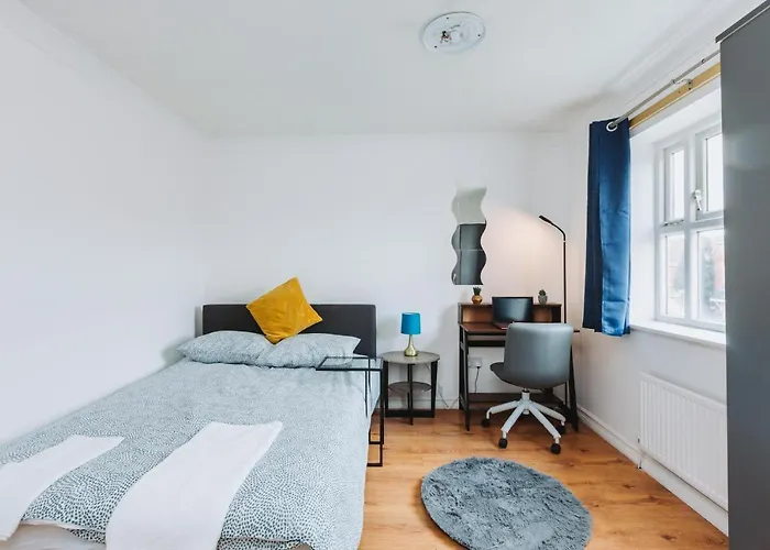 Double Room With Private Bathroom, Parking & Wifi