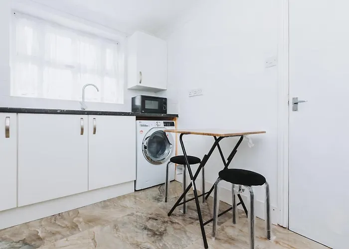 Double Room With Private Bathroom, Parking & Wifi