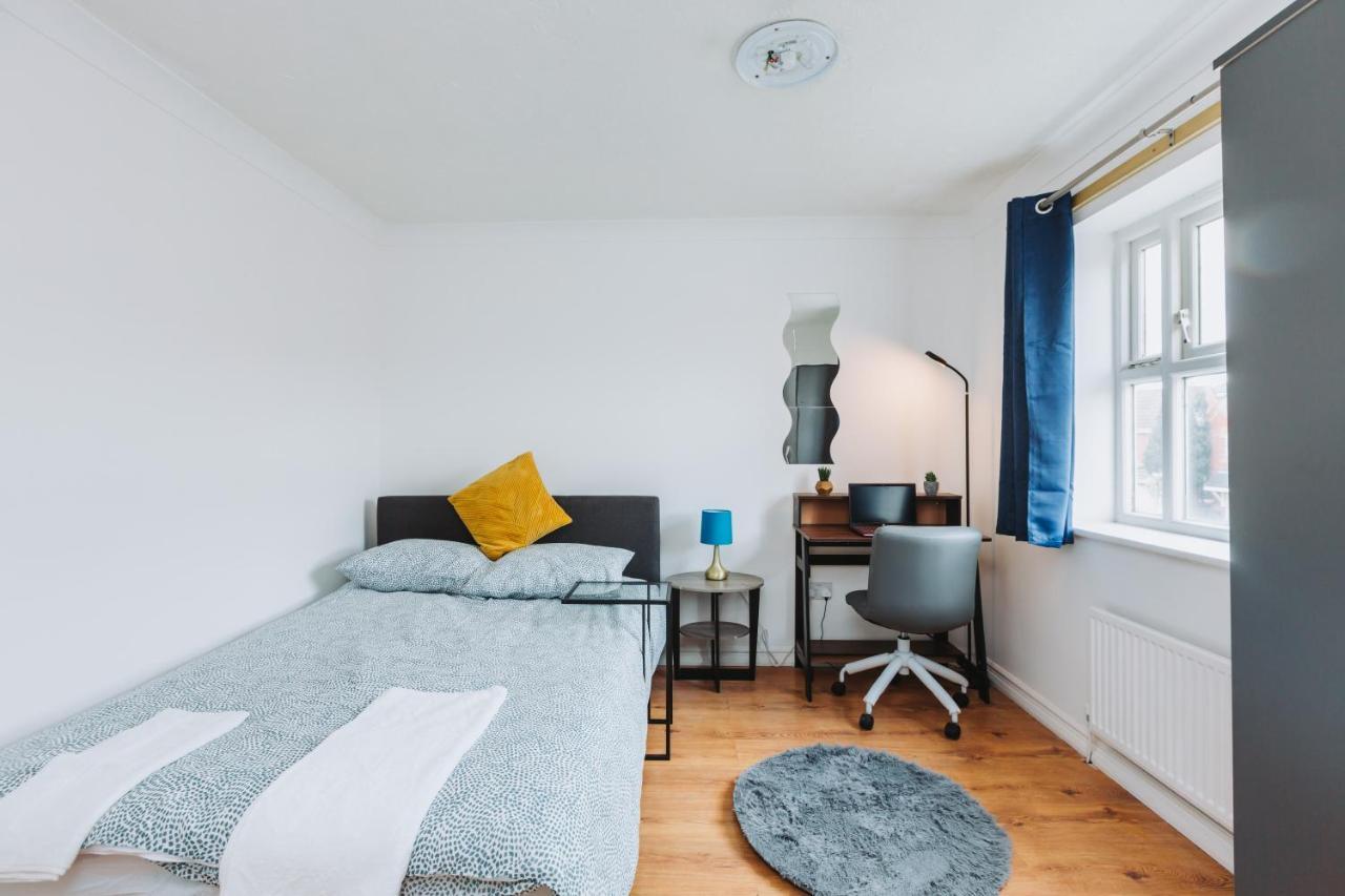 Homestay Double With Private Bathroom, Parking & Wifi Barking (Greater London)