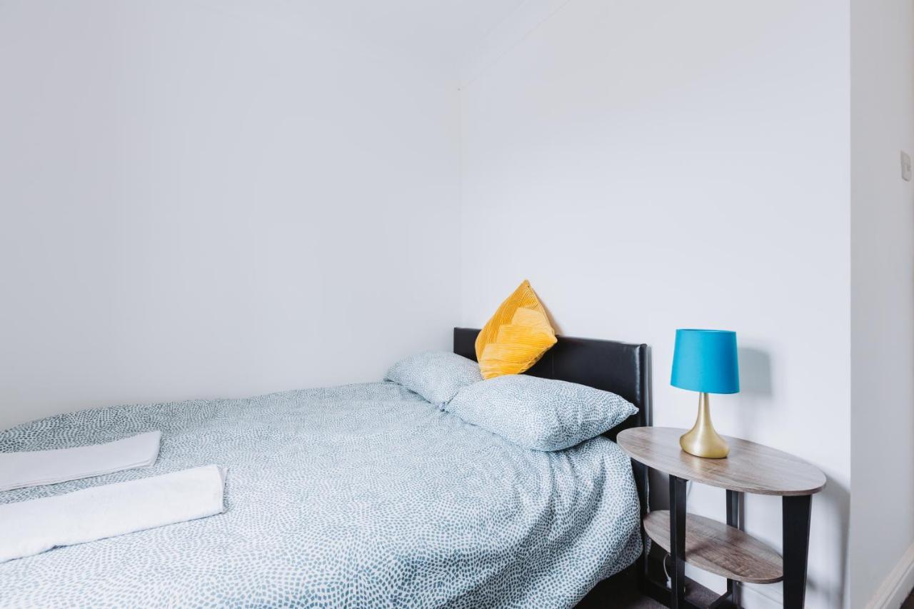 Homestay Double With Private Bathroom, Parking & Wifi