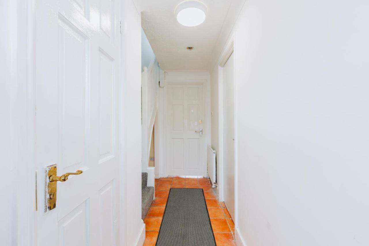 Double With Private Bathroom, Parking & Wifi *