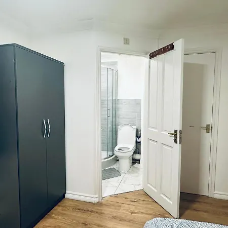 Double Room With Private Bathroom, Parking & Wifi Barking  Exterior photo