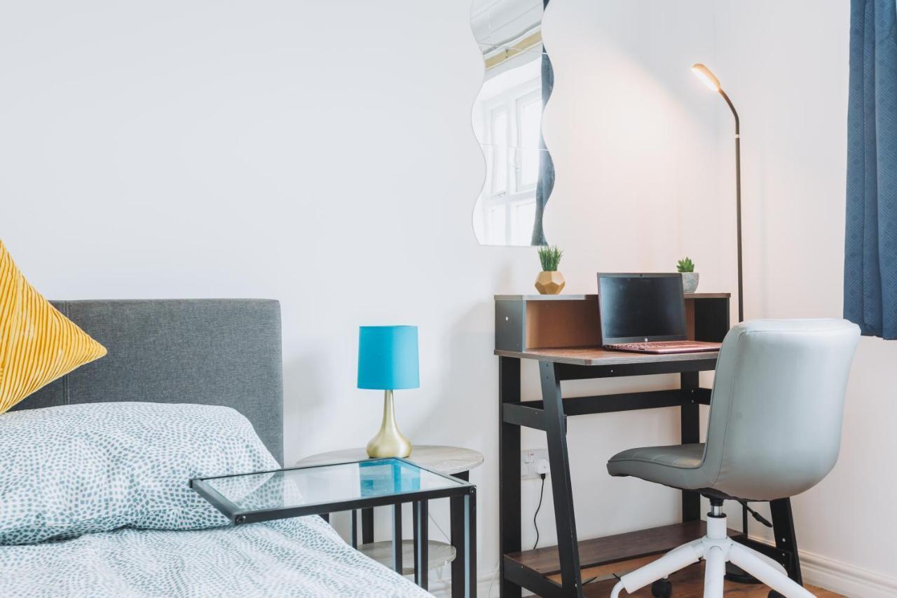Séjour chez l'habitant Double With Private Bathroom, Parking & Wifi *